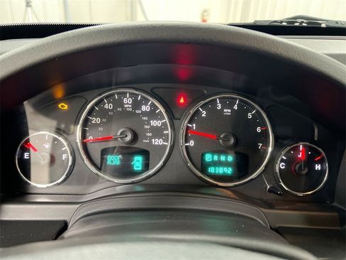 Used 2010 Jeep Liberty Limited image 11