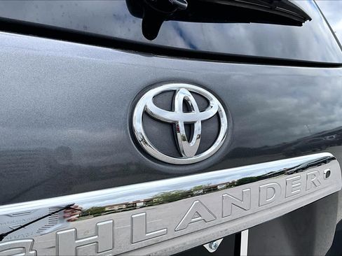 Used 2012 Toyota Highlander Limited image 30