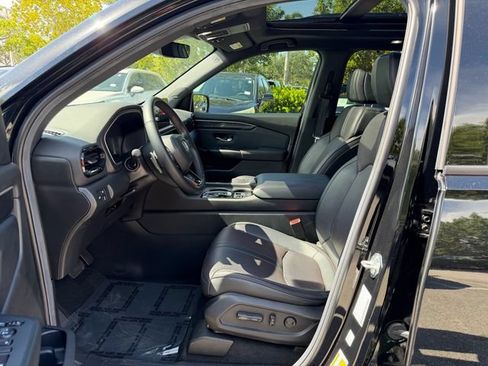 Used 2025 Honda Pilot Black Edition image 11