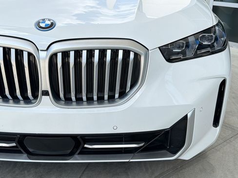 Used 2025 BMW X5 xDrive50e AWD/4WD image 12