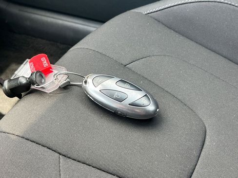 Used 2025 Hyundai Elantra SEL image 21