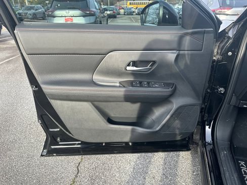 New 2026 Nissan Kicks SR image 10