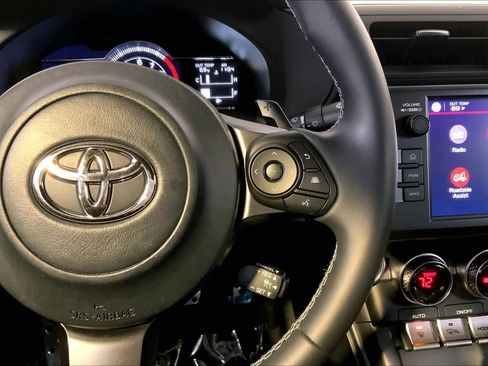 Used 2024 Toyota GR86 Premium image 25