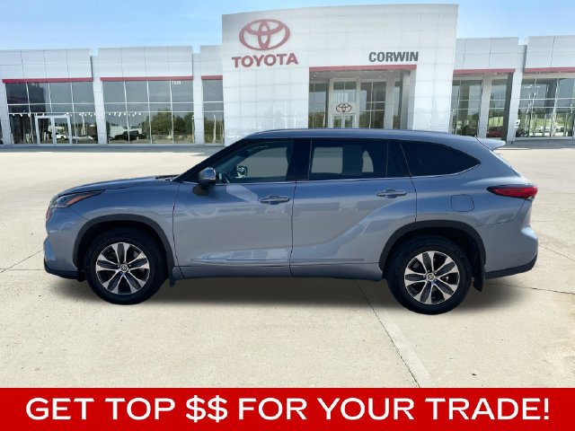 Used 2021 Toyota Highlander XLE AWD/4WD image 2