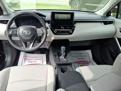 Used 2026 Toyota Corolla Cross LE image 9