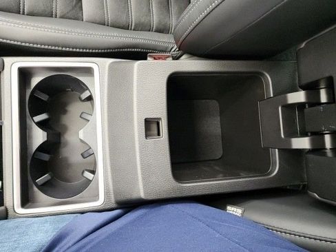 Used 2023 Mitsubishi Outlander SE image 34