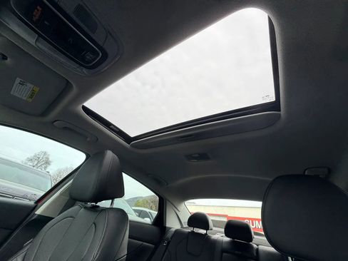Used 2022 Hyundai Elantra Limited FWD image 23