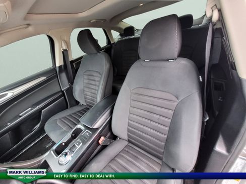 Used 2019 Ford Fusion SE image 30