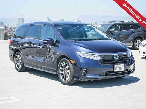 Used 2024 Honda Odyssey EX-L image 3