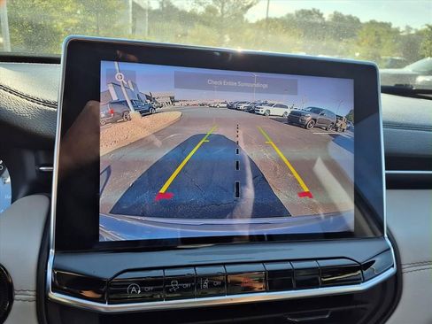 Certified 2022 Jeep Compass Limited image 16