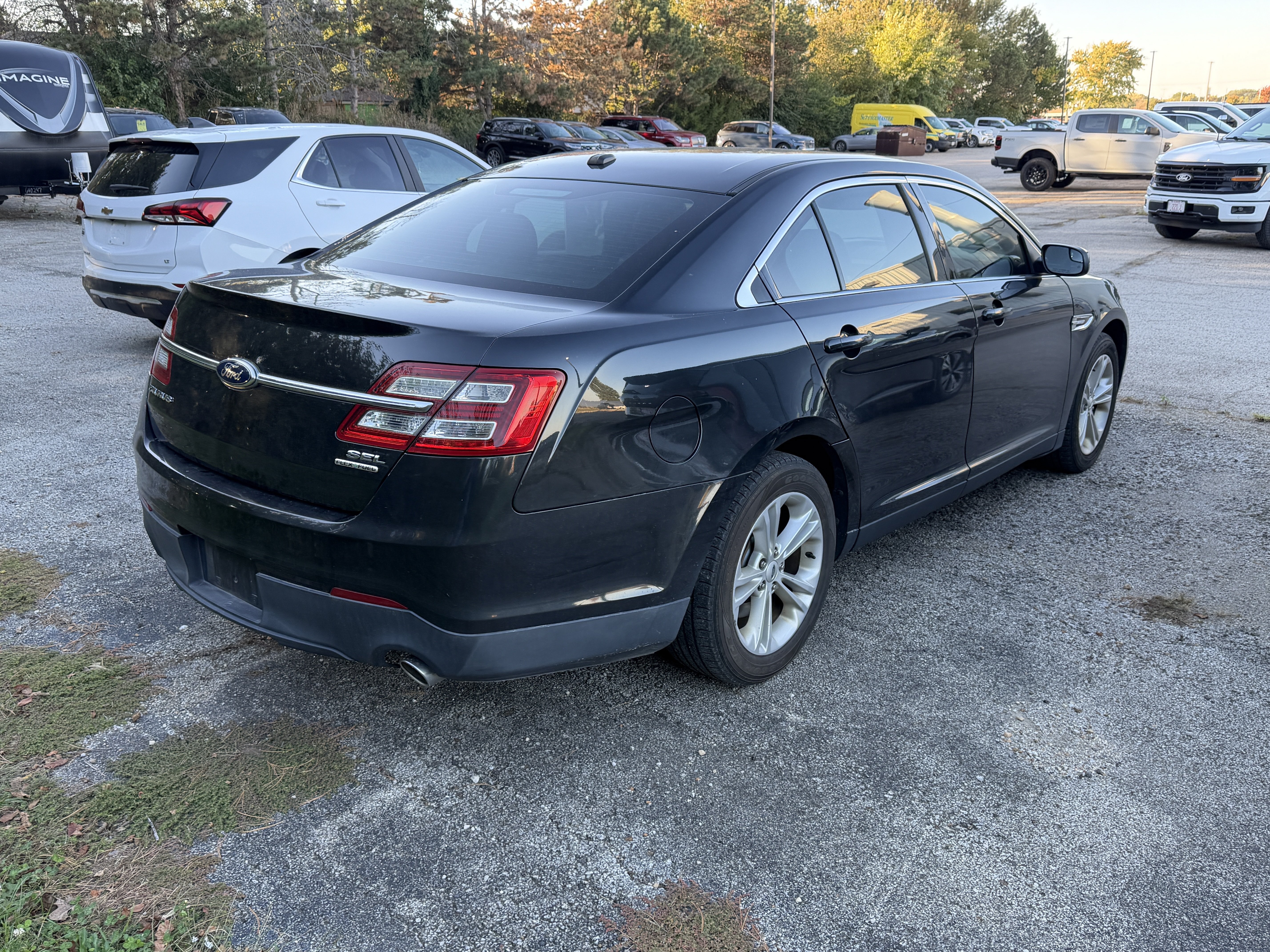 Used 2014 Ford Taurus SEL FWD image 13