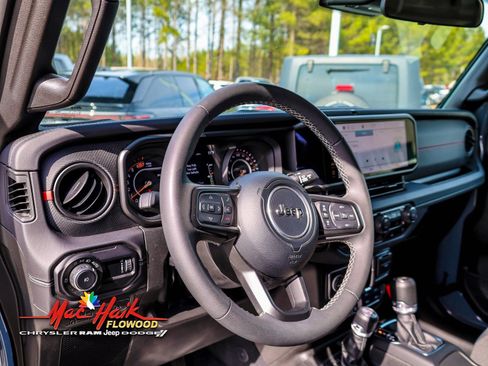 Used 2025 Jeep Wrangler Rubicon image 18
