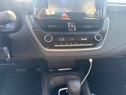 Used 2022 Toyota Corolla LE FWD image 19