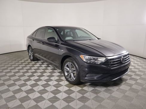 Used 2019 Volkswagen Jetta R-Line w/ R-Line Cold Weather Package image 3