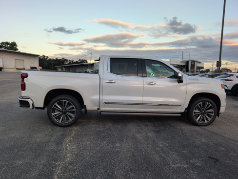 Used 2025 Chevrolet Silverado 1500 High Country AWD/4WD image 4