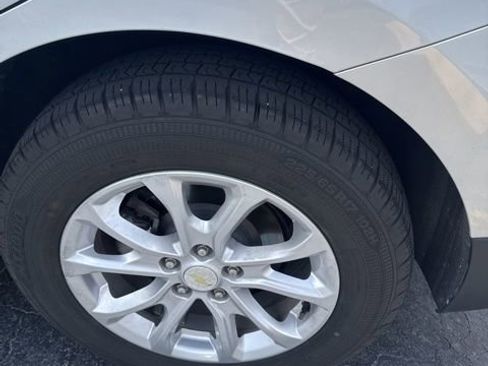 Used 2020 Chevrolet Equinox LS FWD image 6