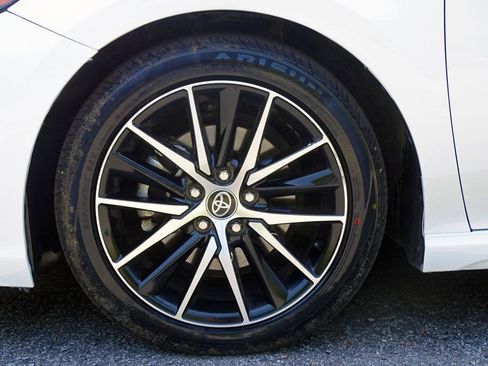 Used 2021 Toyota Camry SE image 11