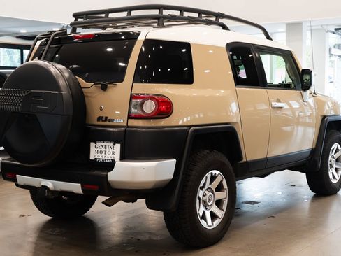 Used 2014 Toyota FJ Cruiser 4WD w/ Upgrade Package image 4