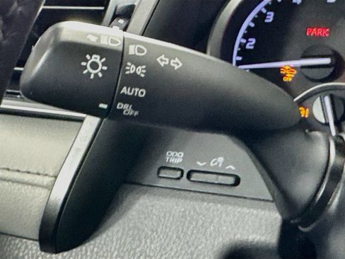 Used 2021 Toyota Camry XLE FWD image 12