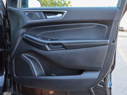 Used 2019 Ford Edge Titanium image 9