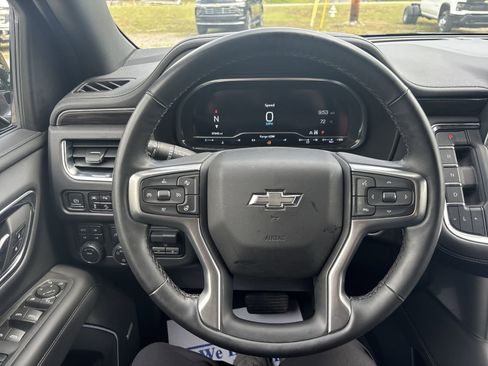 Used 2023 Chevrolet Tahoe Z71 w/ Luxury Package AWD/4WD image 17