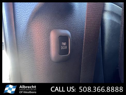 Used 2025 Toyota Sienna XLE Woodland Edition image 27