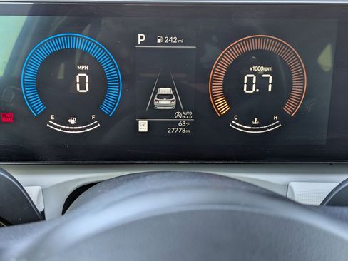 Certified 2025 Hyundai Tucson SEL FWD image 17