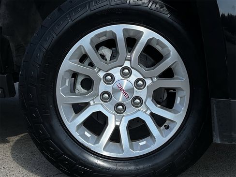 Used 2017 GMC Yukon SLT image 31