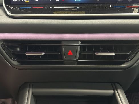 New 2026 Volkswagen Tiguan SE image 27