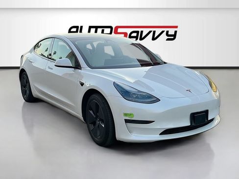 Used 2023 Tesla Model 3 Standard Range RWD image 1