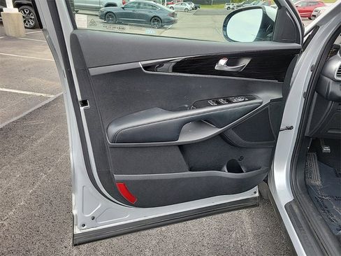 Used 2019 Kia Sorento L image 18