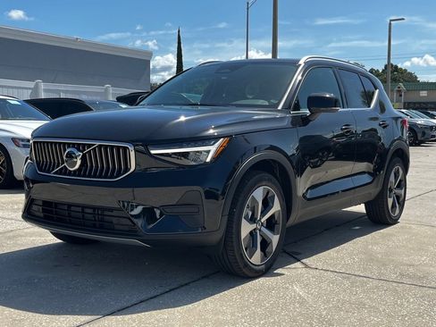 New 2025 Volvo XC40 B5 Core w/ Protection Package Premier image 3
