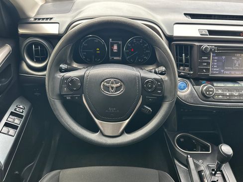 Certified 2018 Toyota RAV4 LE AWD/4WD image 14
