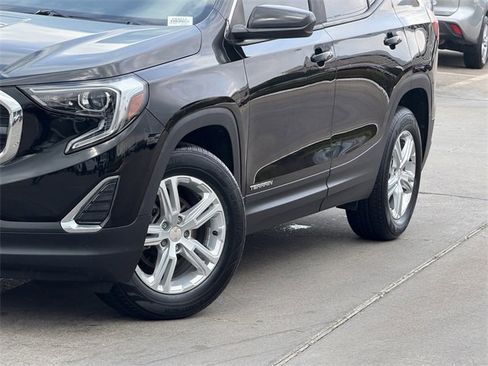 Used 2021 GMC Terrain SLE w/ Driver Convenience Package image 3