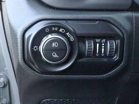 Used 2021 Jeep Gladiator Sport image 22