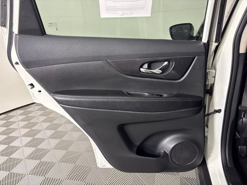 Used 2017 Nissan Rogue S FWD image 41