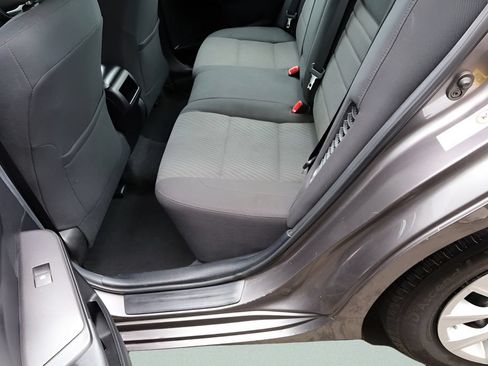 Used 2015 Toyota Camry LE FWD image 21