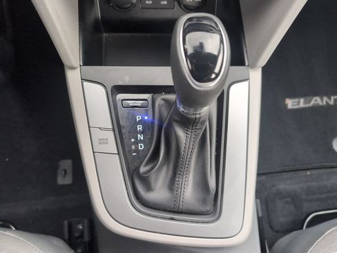 Used 2020 Hyundai Elantra SE FWD image 14
