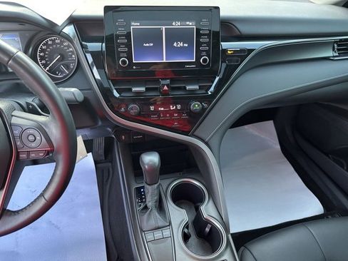 Used 2022 Toyota Camry SE image 11