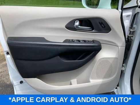 Used 2019 Chrysler Pacifica Limited FWD image 12