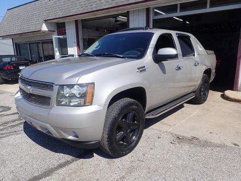 Used 2007 Chevrolet Avalanche LT w/ LT Preferred Equipment Group AWD/4WD image 2