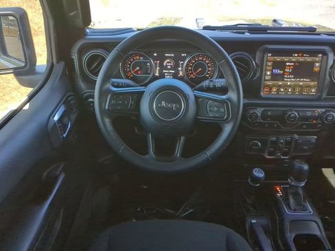 Used 2022 Jeep Wrangler Unlimited Sport image 17