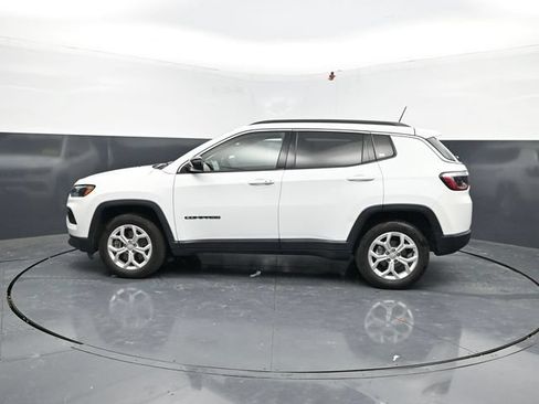 Used 2024 Jeep Compass Latitude AWD/4WD image 4