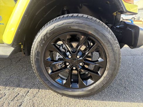 Used 2023 Jeep Wrangler Unlimited Sahara w/ Cold Weather Group image 33