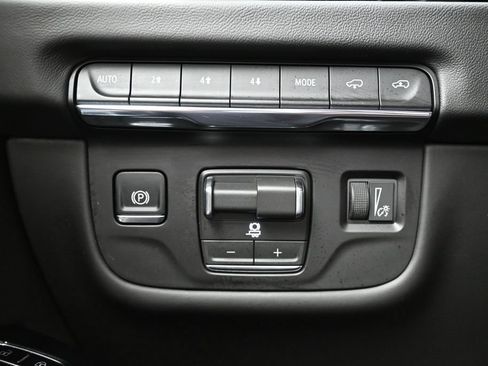 Used 2026 Cadillac Escalade Platinum Sport w/ LPO, ONYX Package AWD/4WD image 19