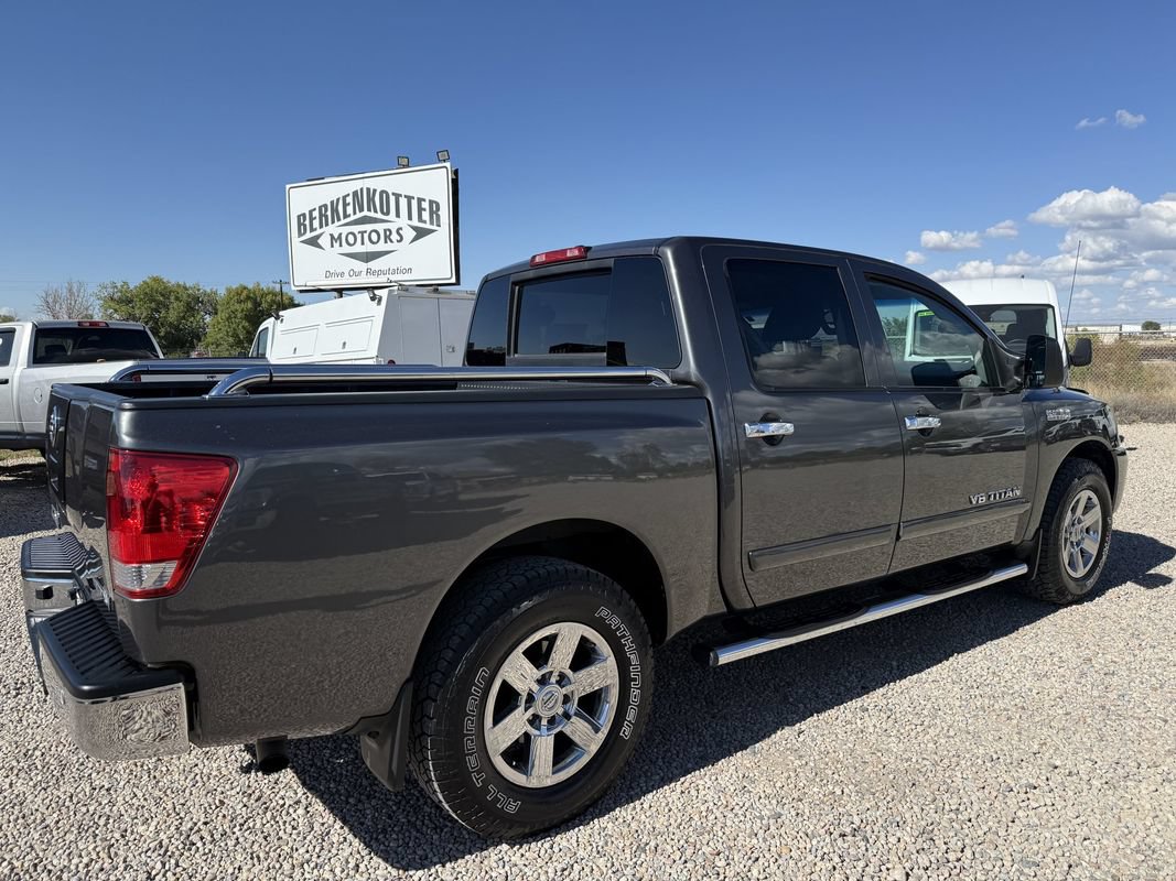 Used 2012 Nissan Titan SV w/ SV Value Truck Pkg RWD image 11