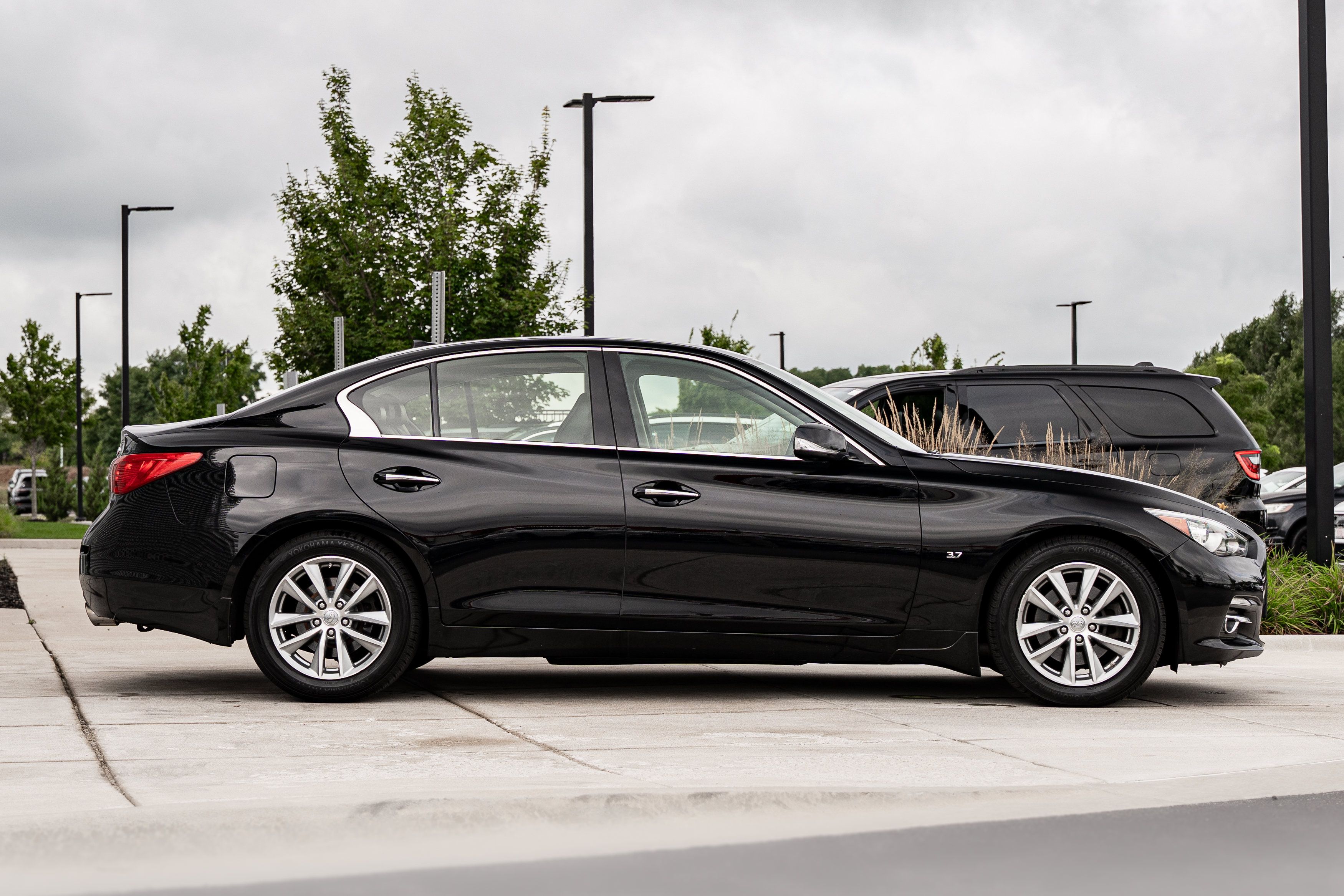 Used 2014 INFINITI Q50 Premium w/ Deluxe Touring Package AWD/4WD image 3