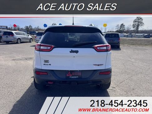 Used 2016 Jeep Cherokee Trailhawk w/ Comfort/Convenience Group AWD/4WD image 8