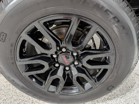 Used 2025 GMC Sierra 1500 Elevation image 11