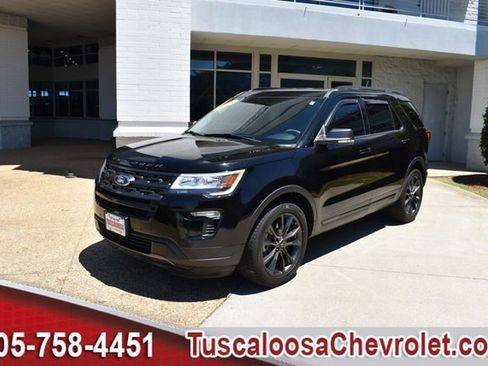 Used 2018 Ford Explorer XLT w/ Equipment Group 202A FWD image 5